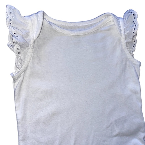 GAP baby girl eyelet onesie - 6-12 months - Picture 2 of 5